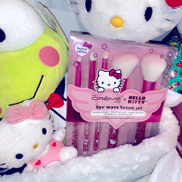 NIB Hello Kitty Makeup Brush Set - Picture 1 of 9
